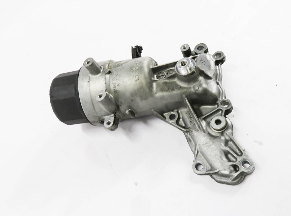 Thumbnail 2: 2014 MERCEDES GL550 (X166) 4.6L M278 ENGINE - OIL FILTER HOUSING w/ CAP