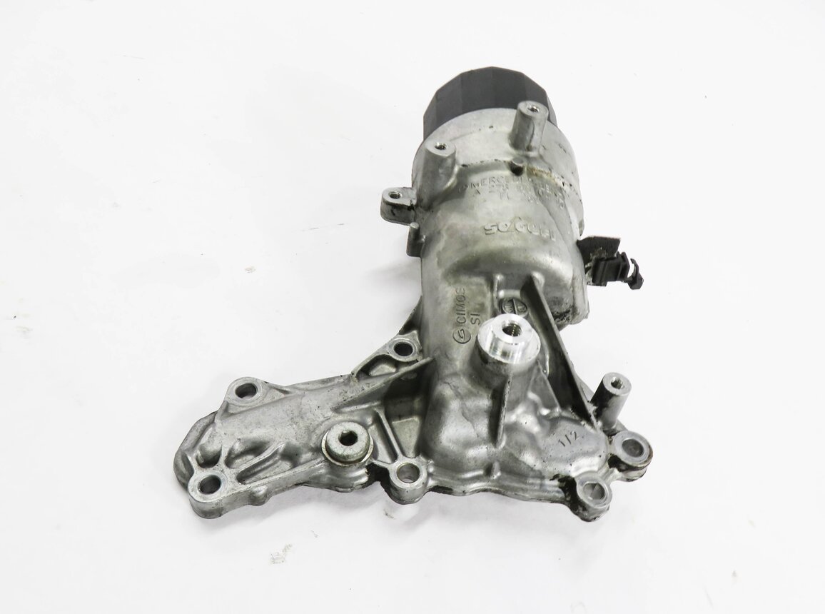 Thumbnail 3: 2014 MERCEDES GL550 (X166) 4.6L M278 ENGINE - OIL FILTER HOUSING w/ CAP