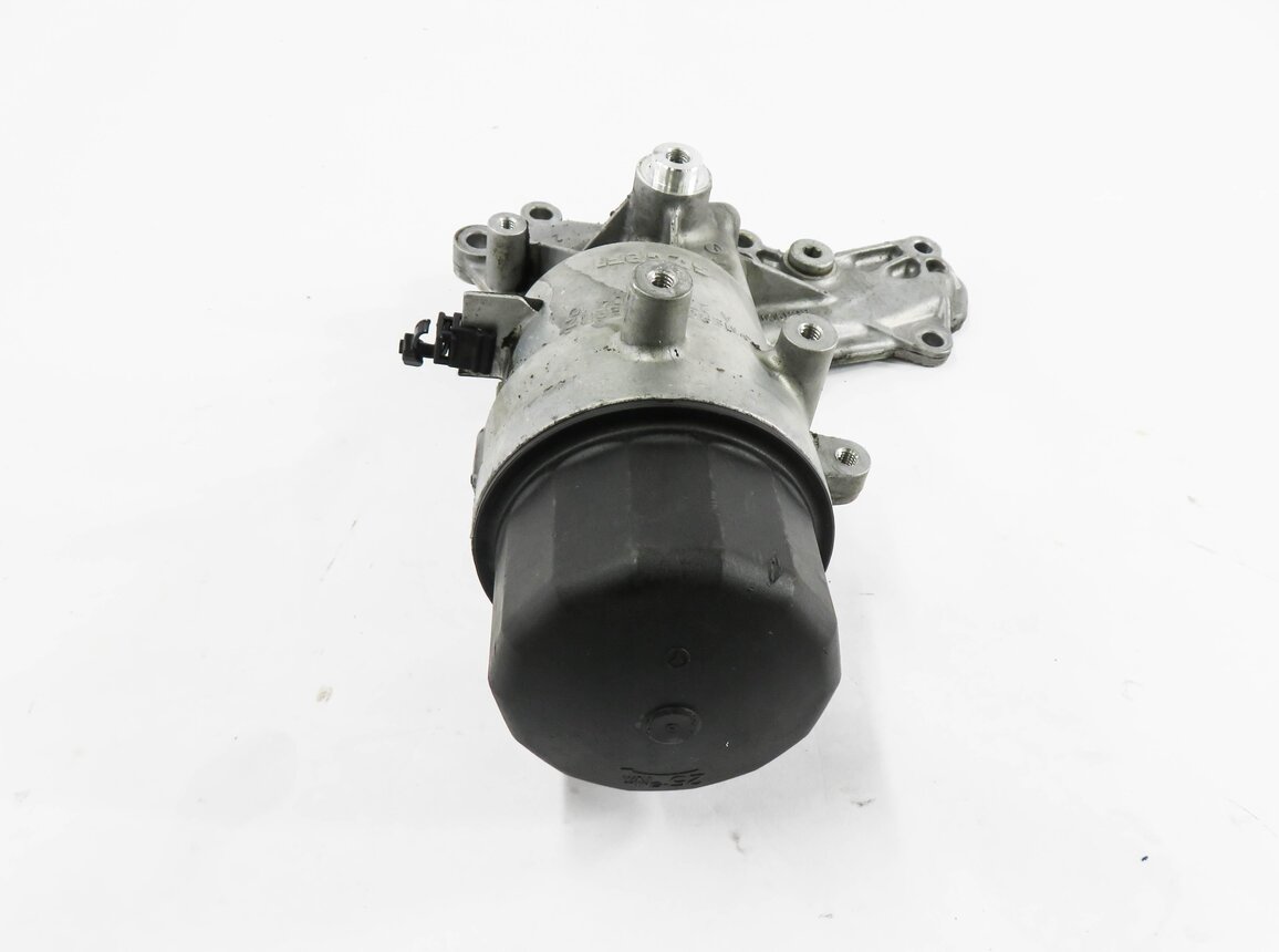 Thumbnail 4: 2014 MERCEDES GL550 (X166) 4.6L M278 ENGINE - OIL FILTER HOUSING w/ CAP