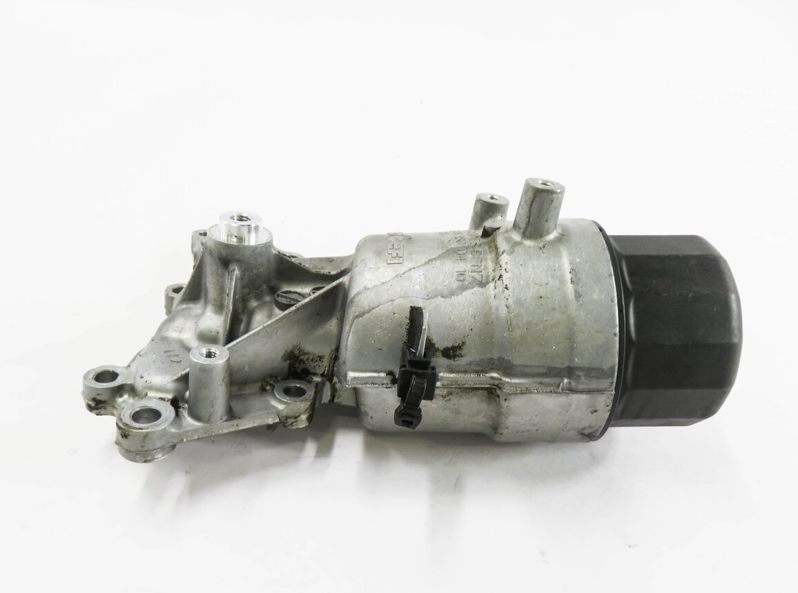 Thumbnail 5: 2014 MERCEDES GL550 (X166) 4.6L M278 ENGINE - OIL FILTER HOUSING w/ CAP