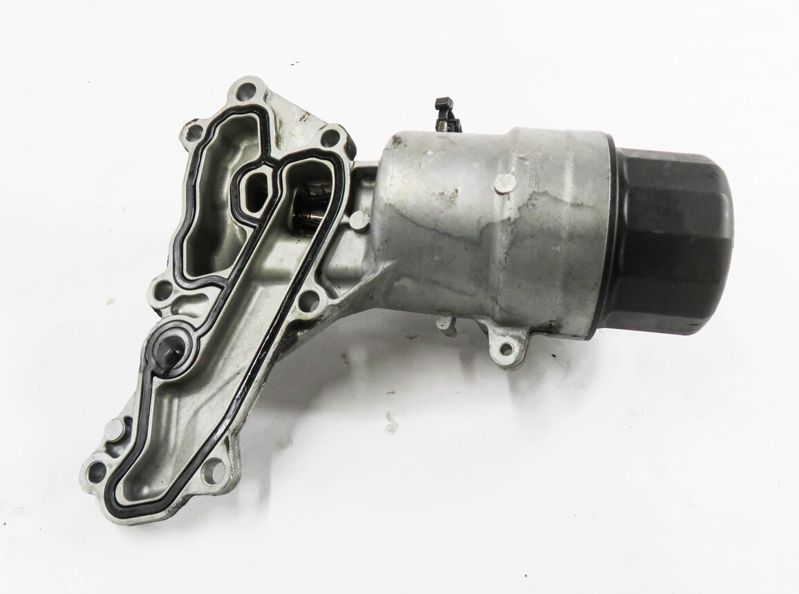 Thumbnail 6: 2014 MERCEDES GL550 (X166) 4.6L M278 ENGINE - OIL FILTER HOUSING w/ CAP