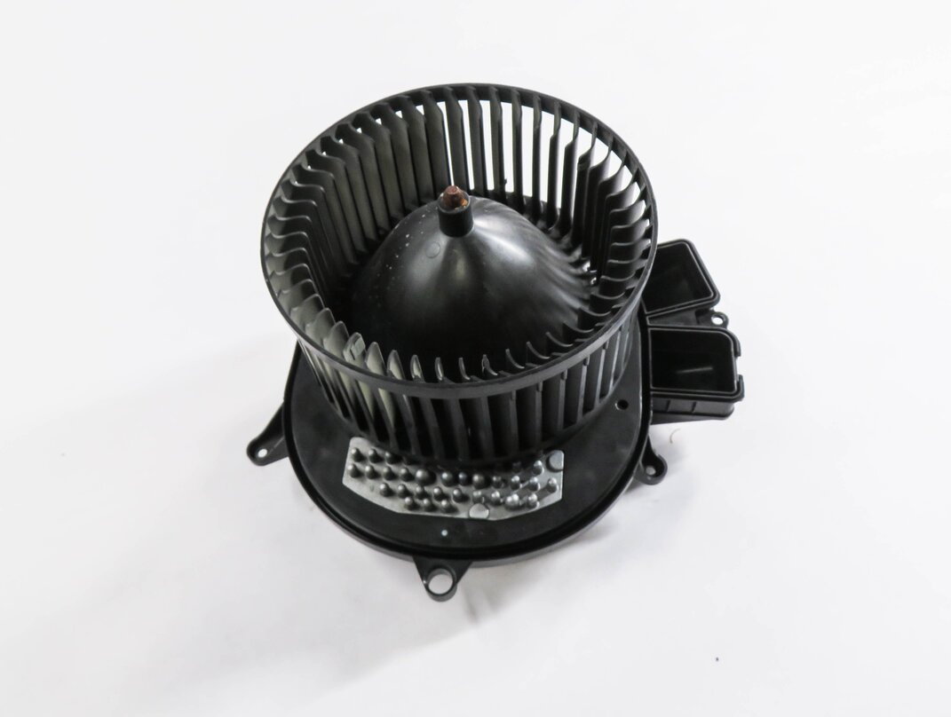Thumbnail 1: 12-19 MERCEDES GLE GL350 GL450 GL550 ML350 ML550 (W166 X166) FRONT BLOWER MOTOR