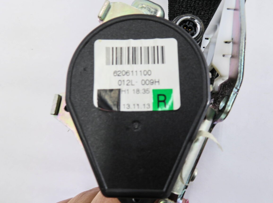 Thumbnail 5: 2014 MERCEDES GL550 (X166) RIGHT REAR 2nd ROW SEAT SEATBELT RETRACTOR (BLACK)