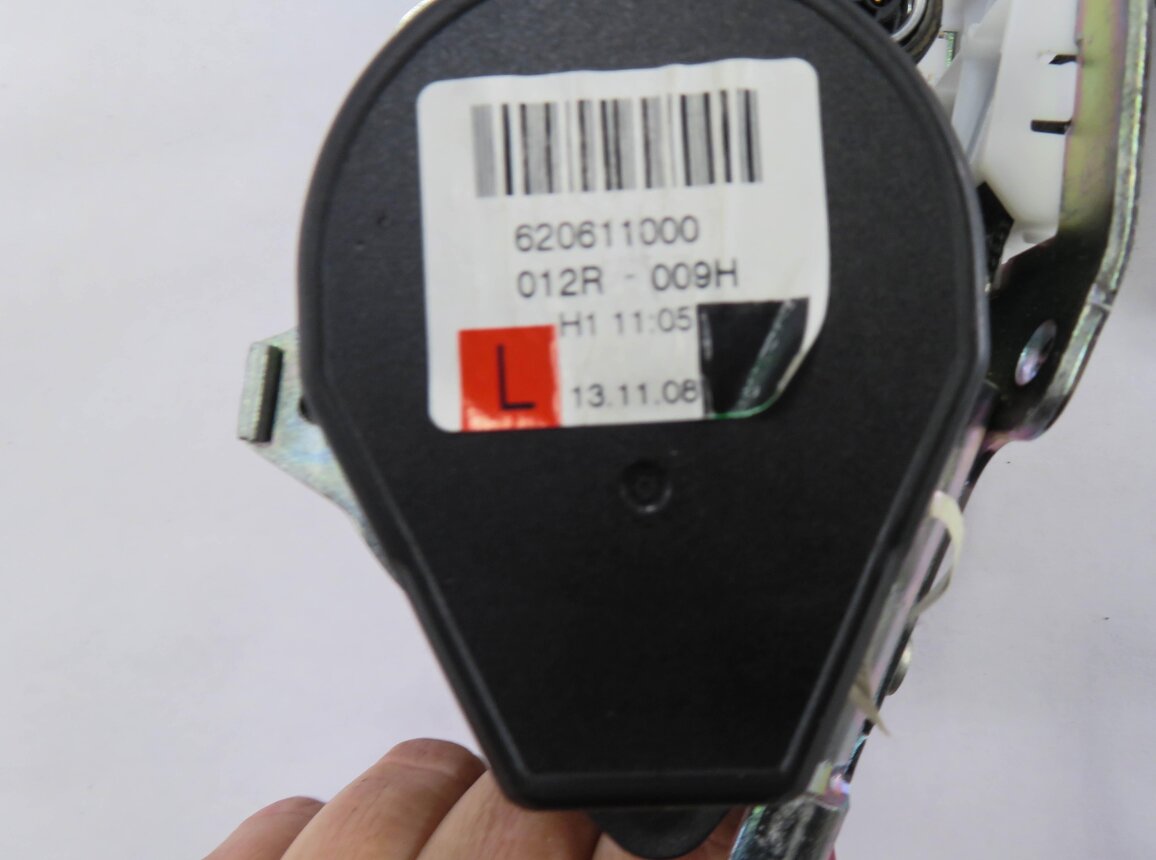 Thumbnail 7: 2014 MERCEDES GL550 (X166) LEFT REAR 2nd ROW SEAT SEATBELT RETRACTOR (BLACK)
