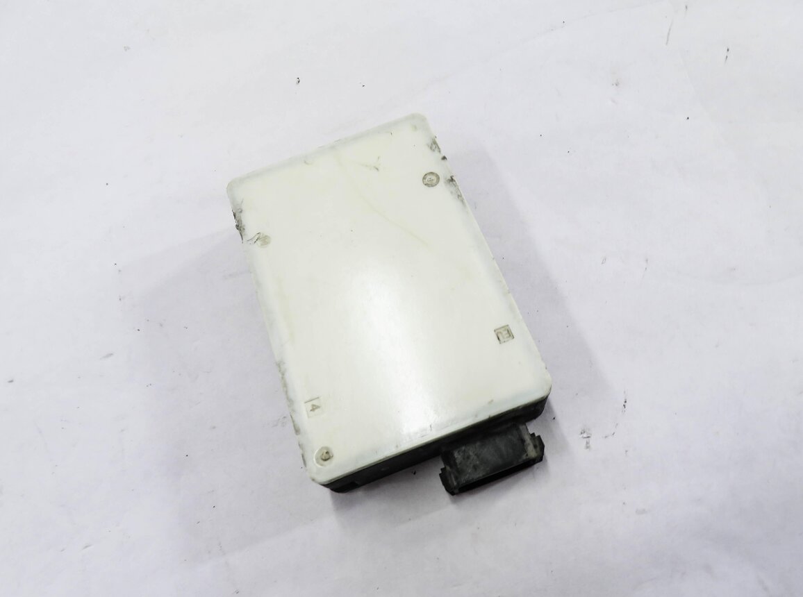 Thumbnail 1: 2014 MERCEDES GL350 GL450 GL550 GL63 CLS550 (C218 X166) BLIND SPOT RADAR MODULE