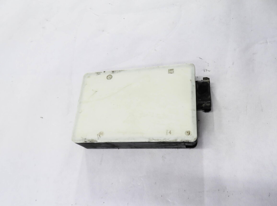 Thumbnail 3: 2014 MERCEDES GL350 GL450 GL550 GL63 CLS550 (C218 X166) BLIND SPOT RADAR MODULE