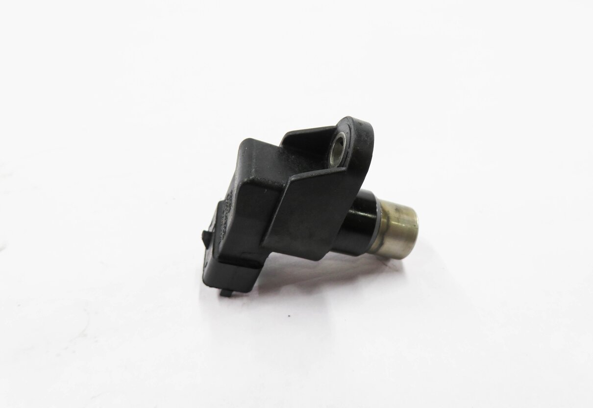 Thumbnail 3: 2006 PORSCHE CAYENNE (955) 4.5L M48 ENGINE - CAMSHAFT CAM POSITION SENSOR