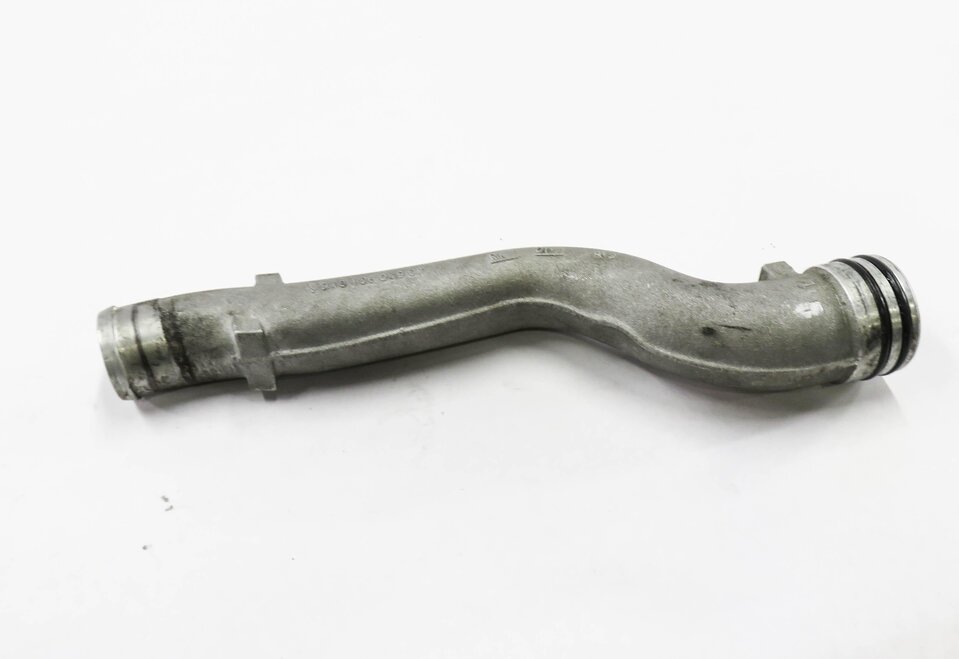 Thumbnail 3: 2006 PORSCHE CAYENNE (955) 4.5L M48 ENGINE - COOLANT PASSAGE PIPE
