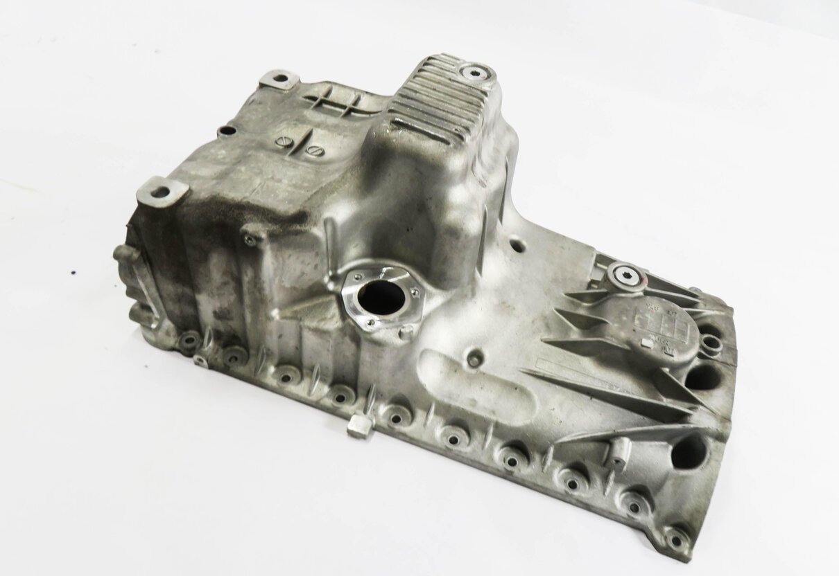 Thumbnail 1: 2003-2006 PORSCHE CAYENNE (955) 4.5L V8 ENGINE - OIL PAN (NON TURBO)