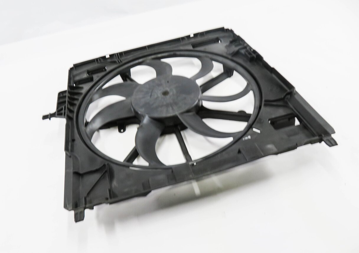 Thumbnail 1: 2007-2010 BMW X5 (E70) RADIATIOR COOLING FAN MOTOR w/ SHROUD (600 WATT)