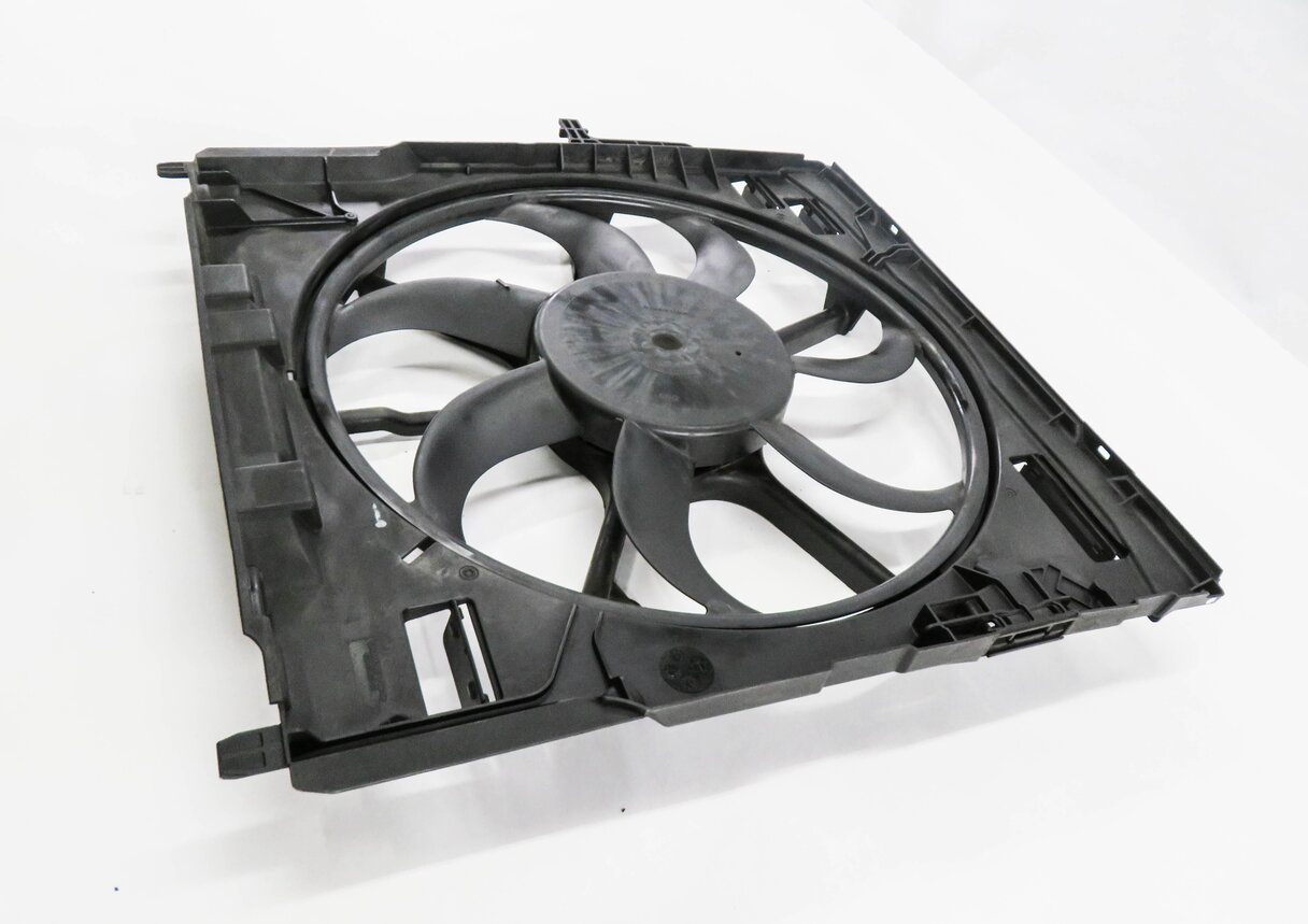 Thumbnail 4: 2007-2010 BMW X5 (E70) RADIATIOR COOLING FAN MOTOR w/ SHROUD (600 WATT)
