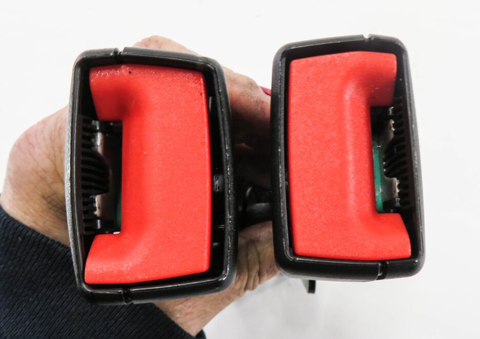 Thumbnail 8: 2008 BMW X5 (E70) REAR 3rd THIRD ROW SEAT SEATBELT BUCKLE RECEIVER SET