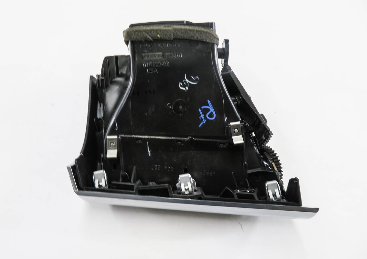 Thumbnail 6: 2008 BMW X5 (E70) RIGHT FRONT PASSENGER DASH HEATER A/C AIR VENT