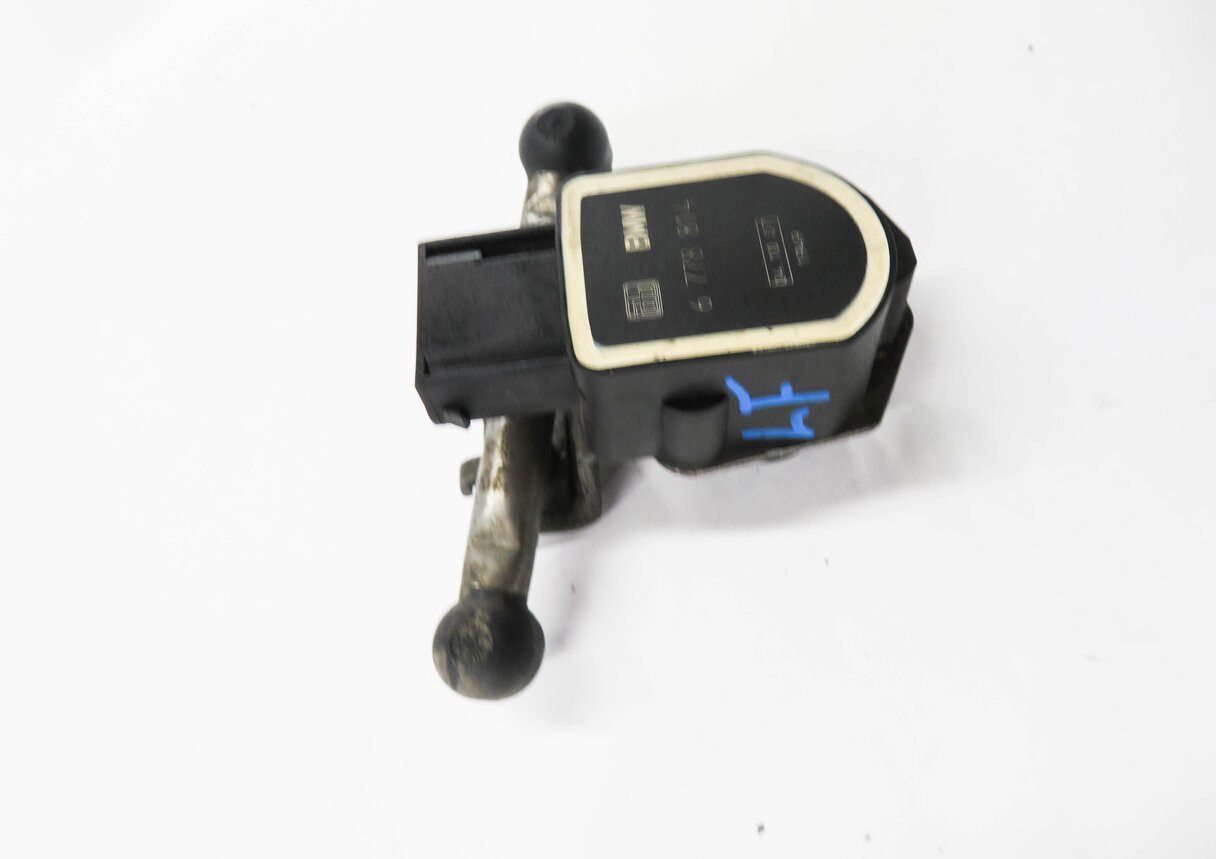 Thumbnail 3: 2008 BMW X5 (E70) LEFT FRONT DRIVER SUSPENSION HEIGHT LEVEL SENSOR