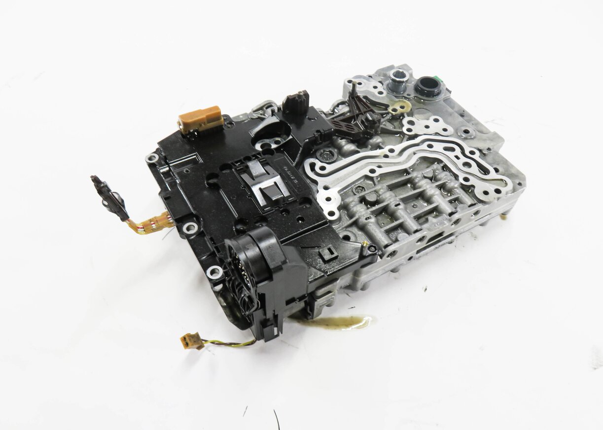 Thumbnail 1: 2013 BMW 535iGT 535i (F07 F10) 8HP-45Z - A/T AUTOMATIC TRANSMISSION VALVE BODY