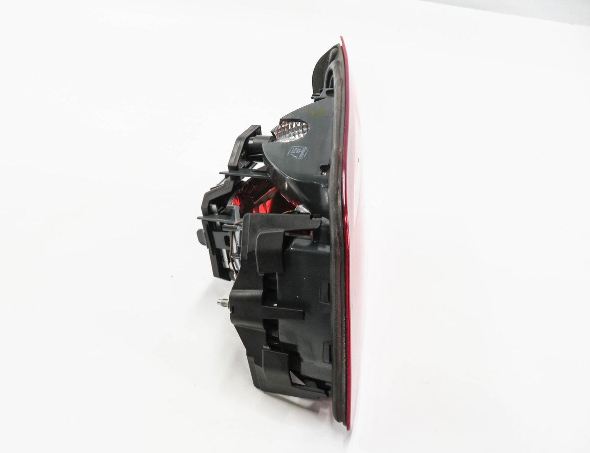 Thumbnail 5: 2011-2013 BMW 528i 535i 550i M5 (F10) RIGHT REAR TRUNK TAILLIGHT LIGHT LAMP