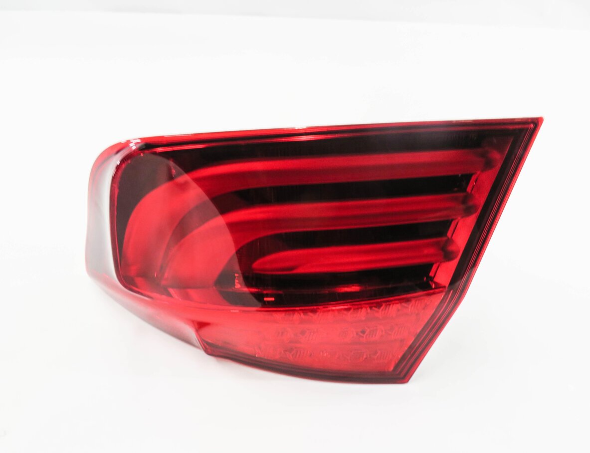 Thumbnail 3: 2011-2013 BMW 528i 535i 550i M5 (F10) RIGHT PASSENGER TAILLIGHT BRAKE LIGHT LAMP