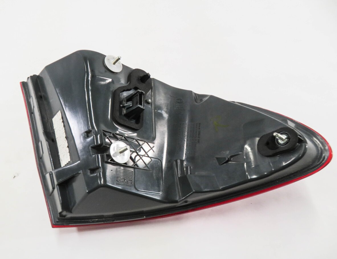 Thumbnail 6: 2011-2013 BMW 528i 535i 550i M5 (F10) RIGHT PASSENGER TAILLIGHT BRAKE LIGHT LAMP