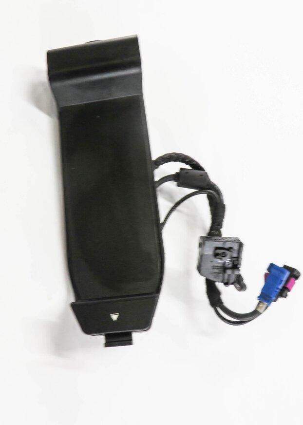 Thumbnail 4: 2013 BMW 535i (F10) FRONT CENTER CONSOLE CELL PHONE SNAP IN CRADLE