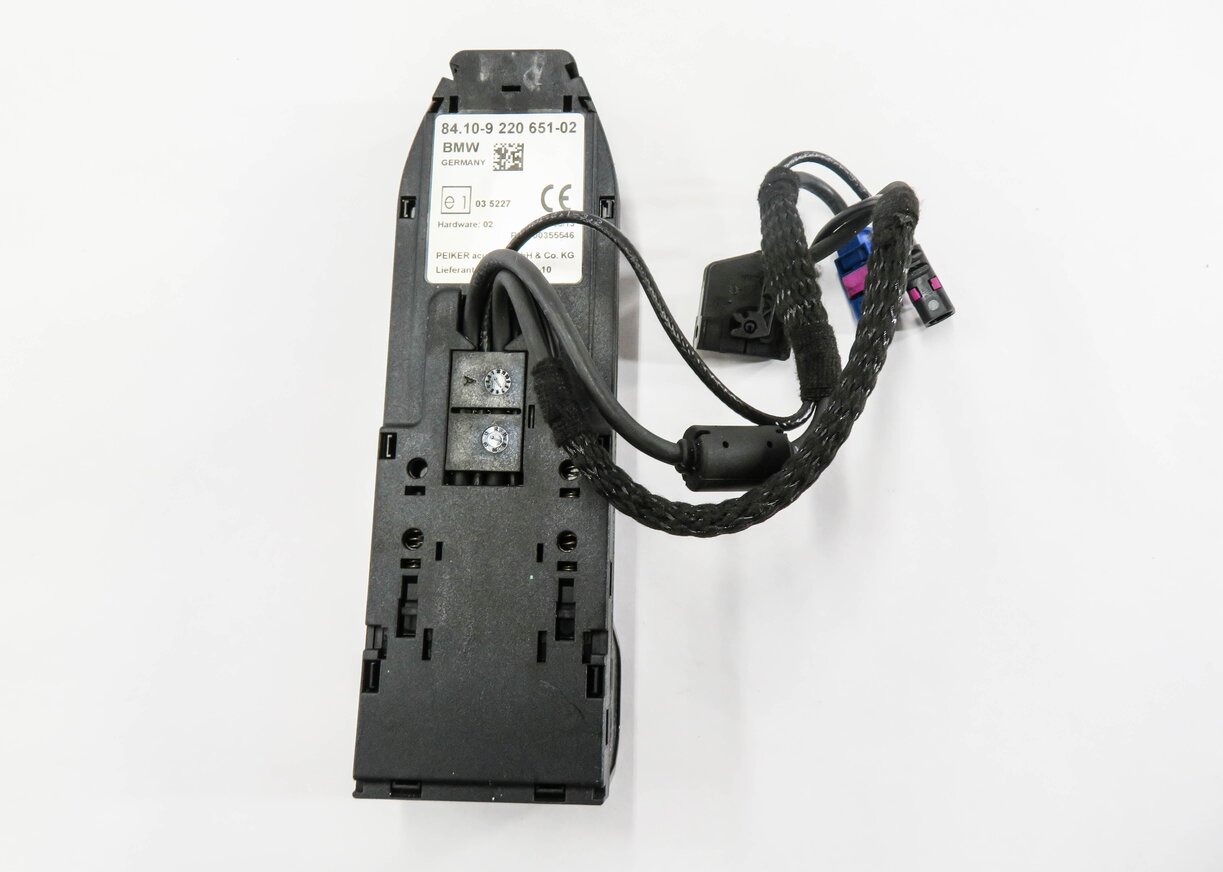 Thumbnail 6: 2013 BMW 535i (F10) FRONT CENTER CONSOLE CELL PHONE SNAP IN CRADLE