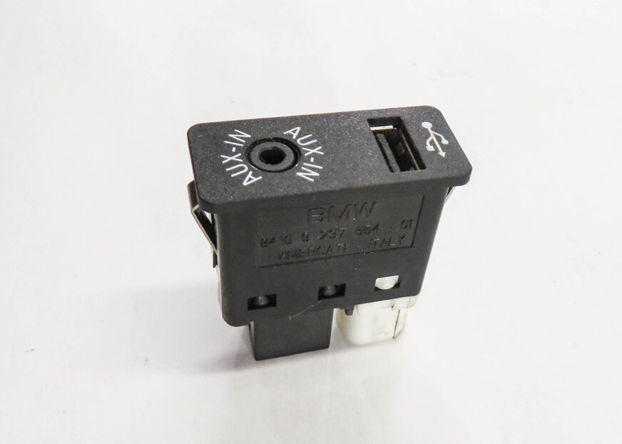 Thumbnail 4: 2013 BMW 535i (F10) RADIO STEREO AUX AUXILIARY AUDIO IN INPUT JACK w/ USB
