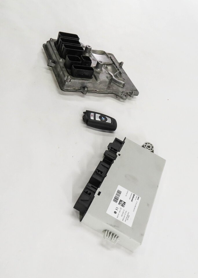 Thumbnail 4: 2013 BMW 535i (F10) 3.0L N55 TURBO ENGINE ECM DME CAS IMMOBILIZER MODULE KEY SET