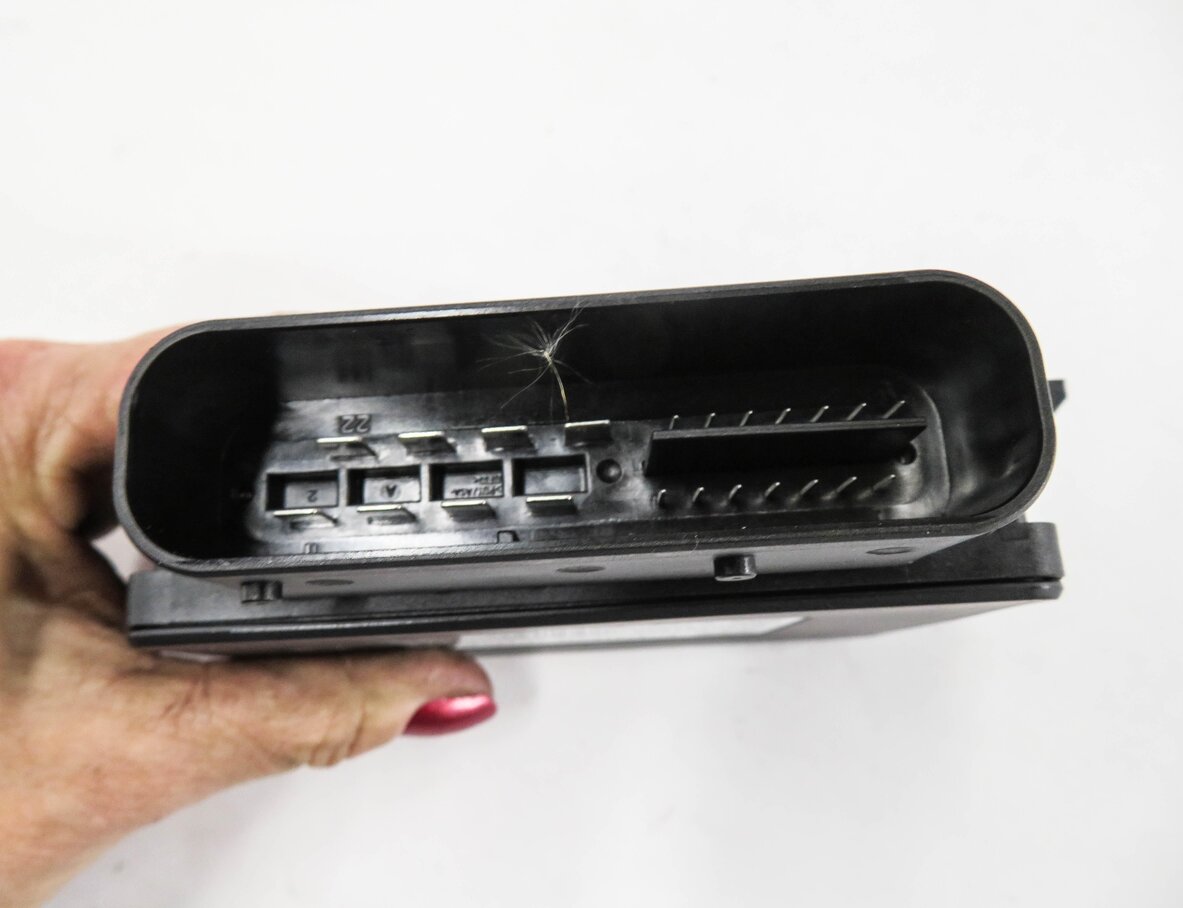 Thumbnail 6: 11-19 BMW 528i 535i 550i 640i 650i M5 M6 X3 X4 - PARKING BRAKE CONTROL MODULE