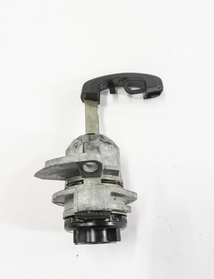 Thumbnail 8: 2013 BMW 535i (F10) LEFT FRONT DRIVER DOOR HANDLE LOCK CYLINDER w/ KEY
