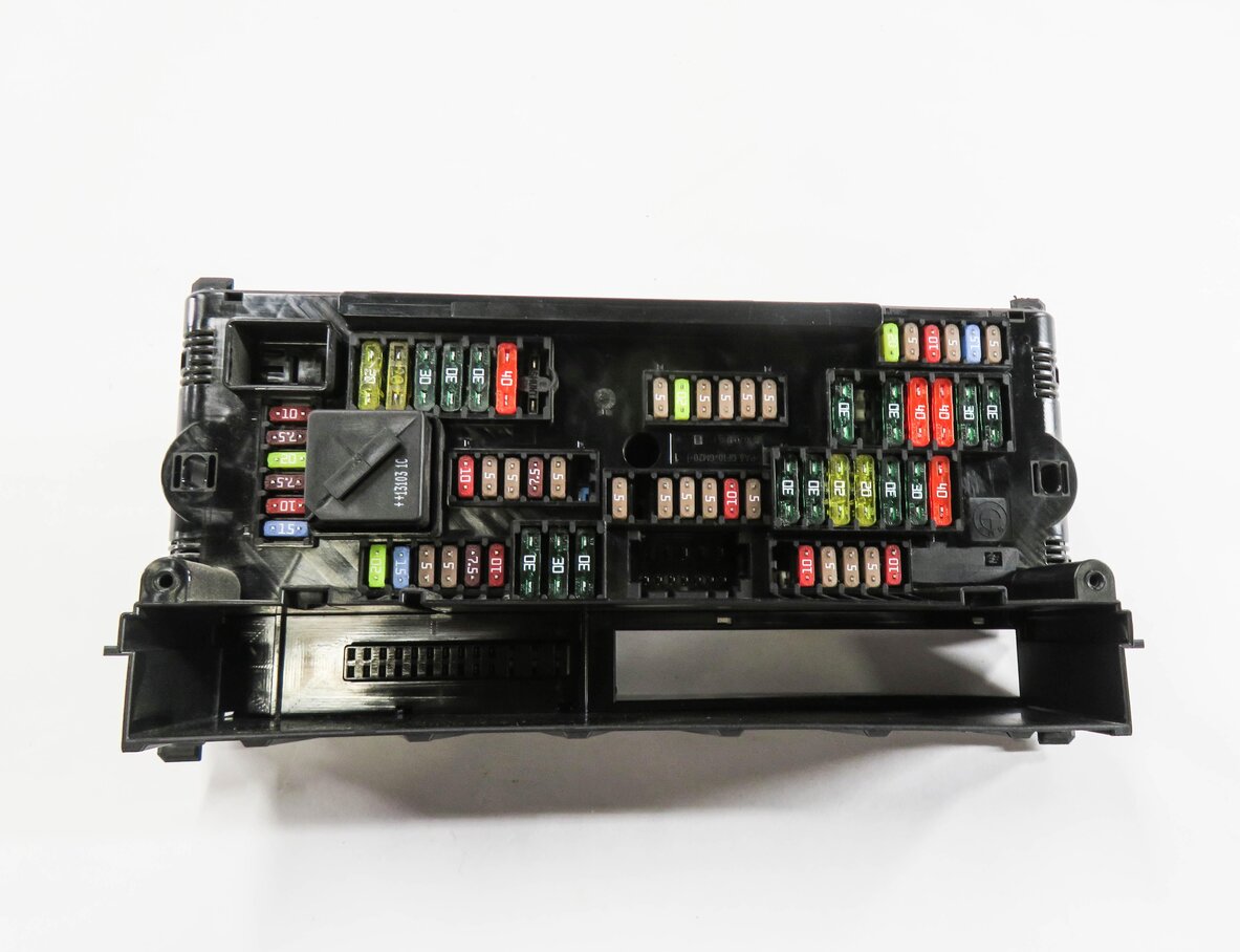 Thumbnail 2: 2013 BMW 535i (F10) FRONT POWER DISTRIBUTION FUSE BOX