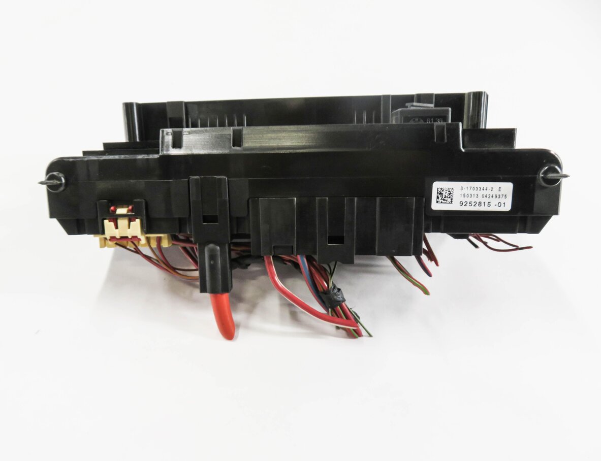 Thumbnail 6: 2013 BMW 535i (F10) FRONT POWER DISTRIBUTION FUSE BOX