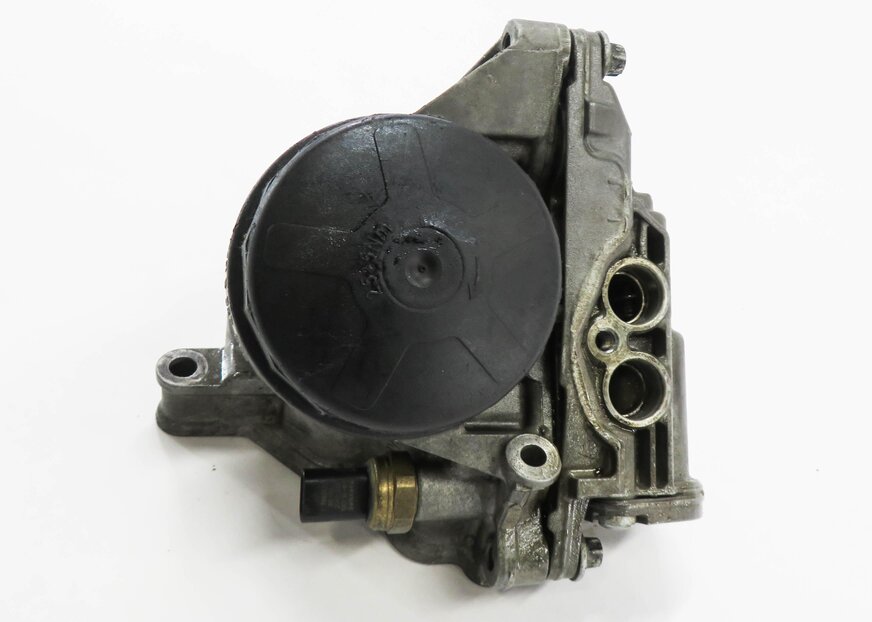 Thumbnail 2: 2013 BMW 535i (F10) 3.0L N55 TURBO ENGINE - OIL FILTER HOUSING w/ ADAPTER