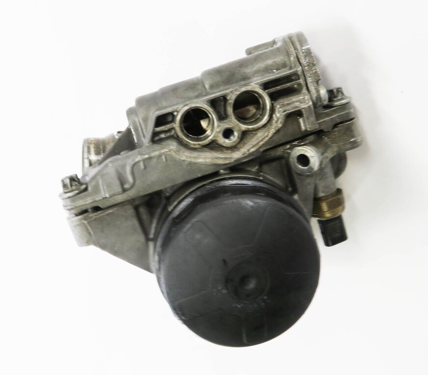 Thumbnail 4: 2013 BMW 535i (F10) 3.0L N55 TURBO ENGINE - OIL FILTER HOUSING w/ ADAPTER