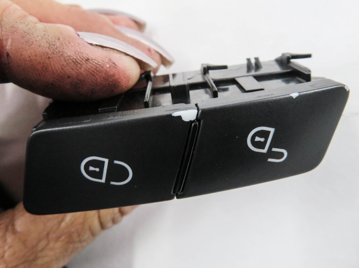 Thumbnail 8: 08-17 MERCEDES C250 C300 C350 E350 E550 GL350 GL450 GL550 - DRIVER LOCK SWITCH