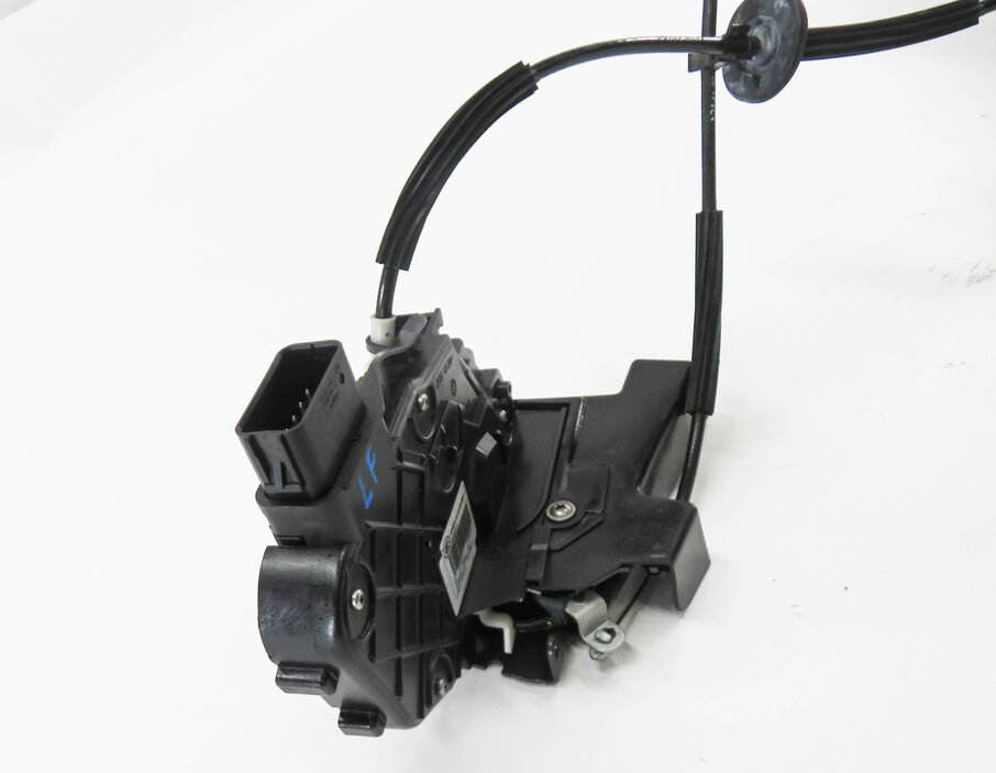 Thumbnail 3: 2005-2008 LAND ROVER LR3 - RANGE ROVER SPORT (L320) LEFT FRONT DRIVER DOOR LATCH