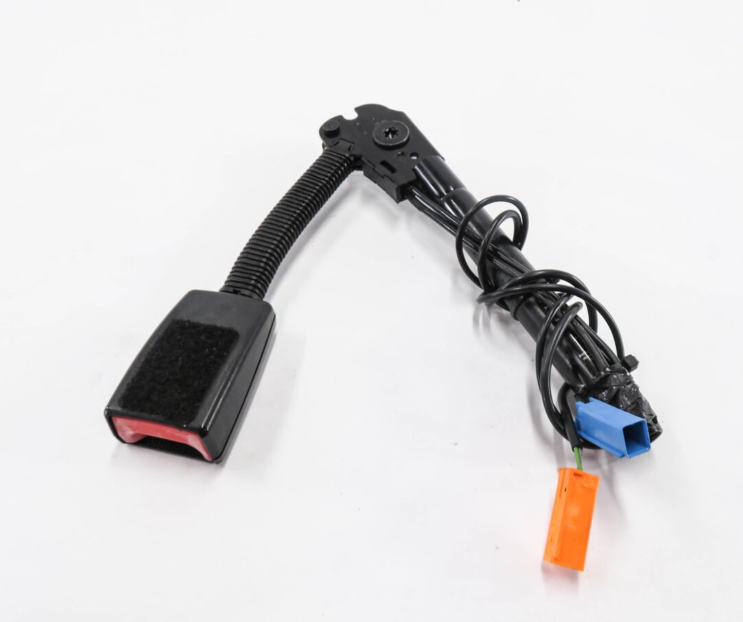 Thumbnail 2: 2006-2007 LR3 / RANGE ROVER SPORT (L320) RIGHT FRONT SEATBELT BUCKLE RECEIVER