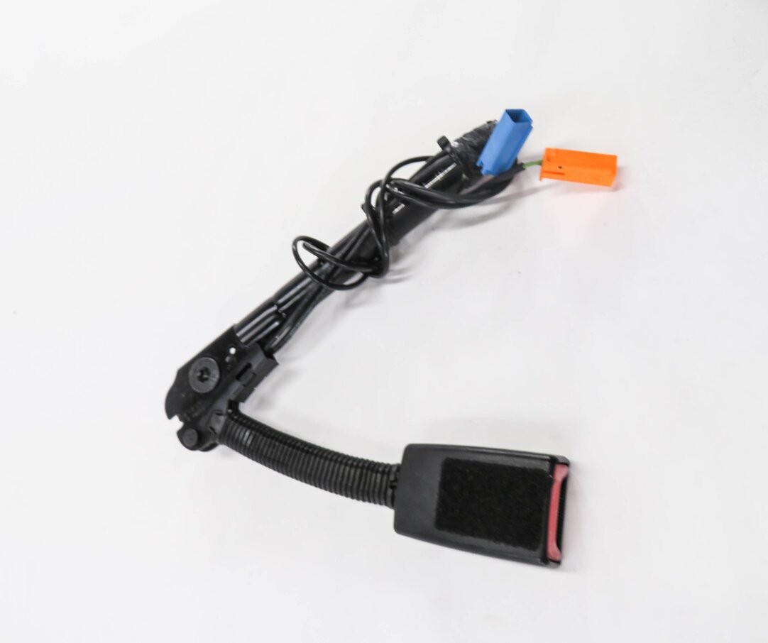 Thumbnail 3: 2006-2007 LR3 / RANGE ROVER SPORT (L320) RIGHT FRONT SEATBELT BUCKLE RECEIVER