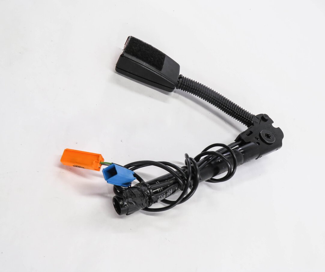 Thumbnail 4: 2006-2007 LR3 / RANGE ROVER SPORT (L320) RIGHT FRONT SEATBELT BUCKLE RECEIVER