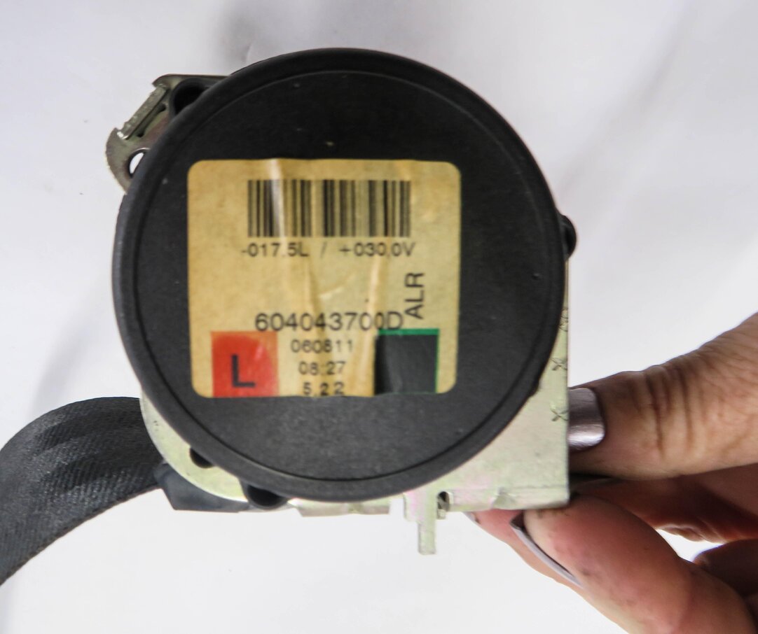 Thumbnail 6: 2006 RANGE ROVER SPORT (L320) REAR 2nd ROW SEAT LEFT SEATBELT RETRACTOR (BLACK)