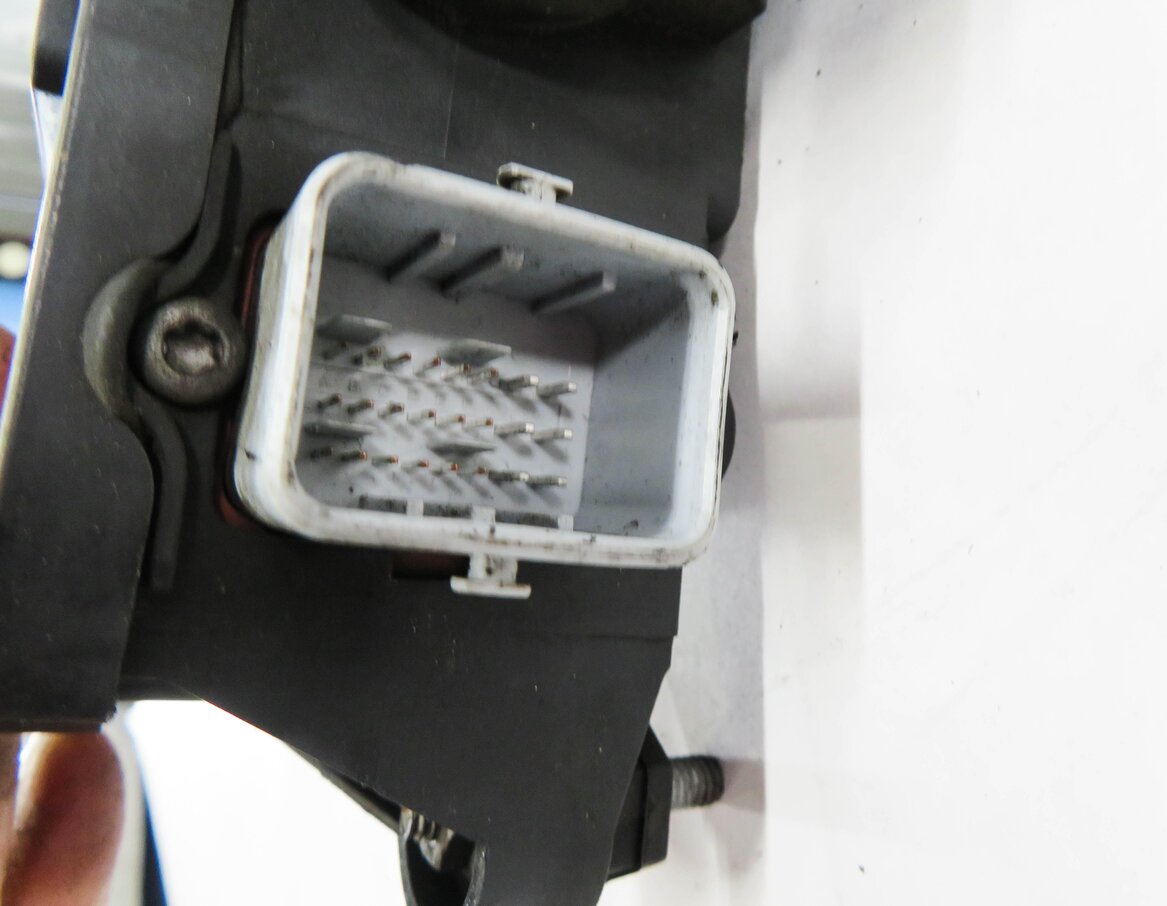 Thumbnail 7: 2006 RANGE ROVER SPORT (L320) EMERGENCY PARKING BRAKE ACTUATOR MOTOR w/ CABLES