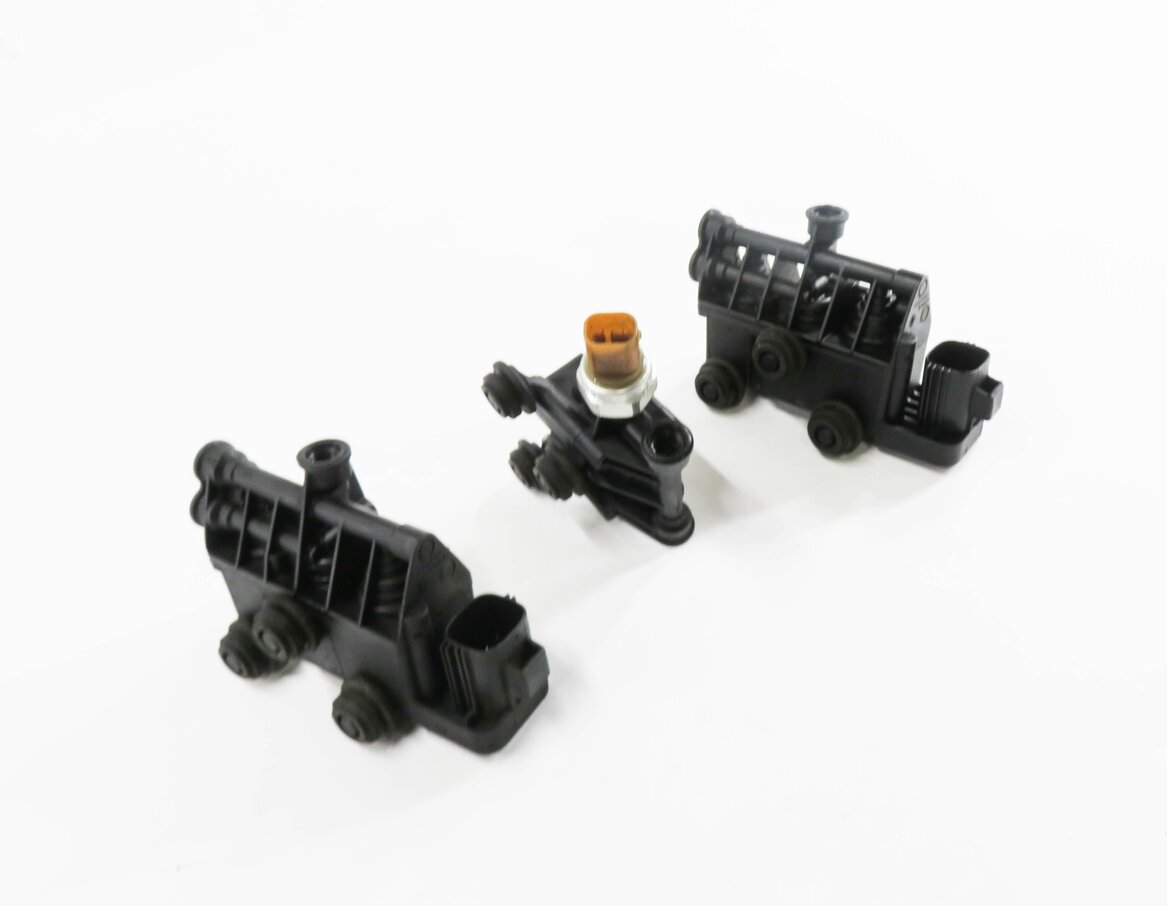 2006 RANGE ROVER SPORT (L320) AIR SUSPENSION VALVE BLOCK SET-3