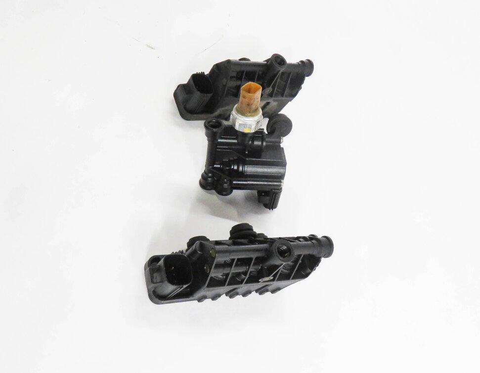 Thumbnail 4: 2006 RANGE ROVER SPORT (L320) AIR SUSPENSION VALVE BLOCK SET-3