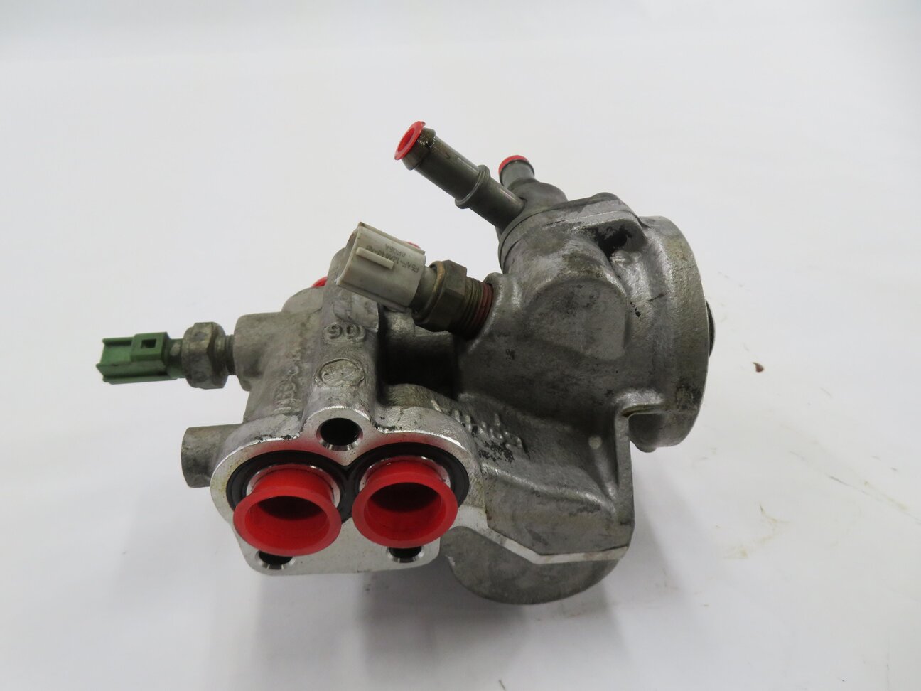 Thumbnail 5: 2006 RANGE ROVER SPORT (L320) 4.2L SUPERCHARGED ENGINE - OIL FILTER ADAPTER
