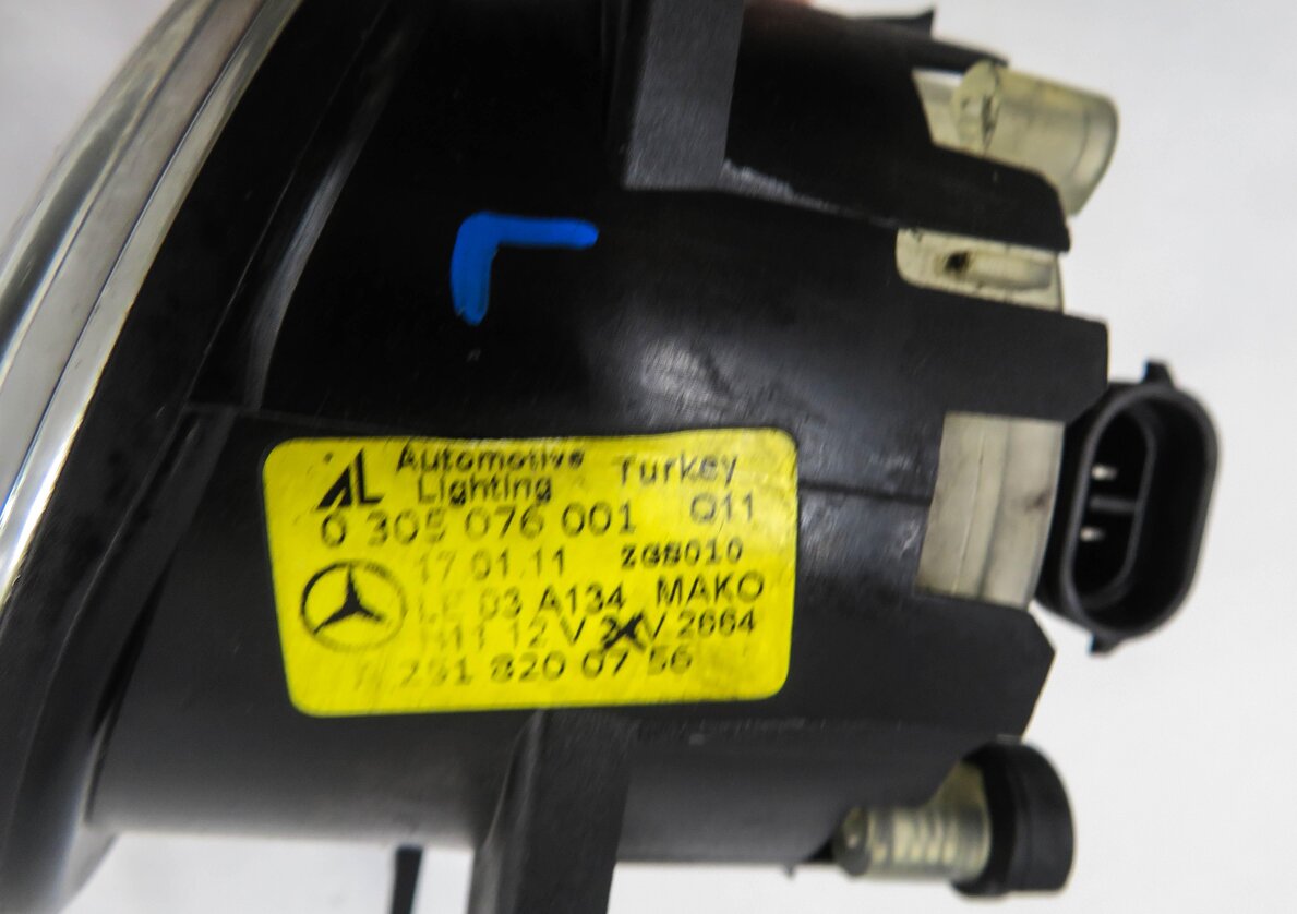 Thumbnail 6: 2006-2013 MERCEDES C300 C350 GL320 GL450 GL550 ML320 ML350 - LEFT FOGLIGHT LAMP