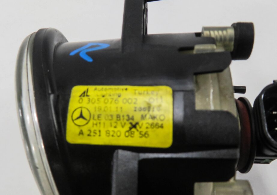 Thumbnail 6: 2006-2013 MERCEDES C300 C350 GL320 GL450 GL550 ML320 ML350 - RIGHT FOGLIGHT LAMP