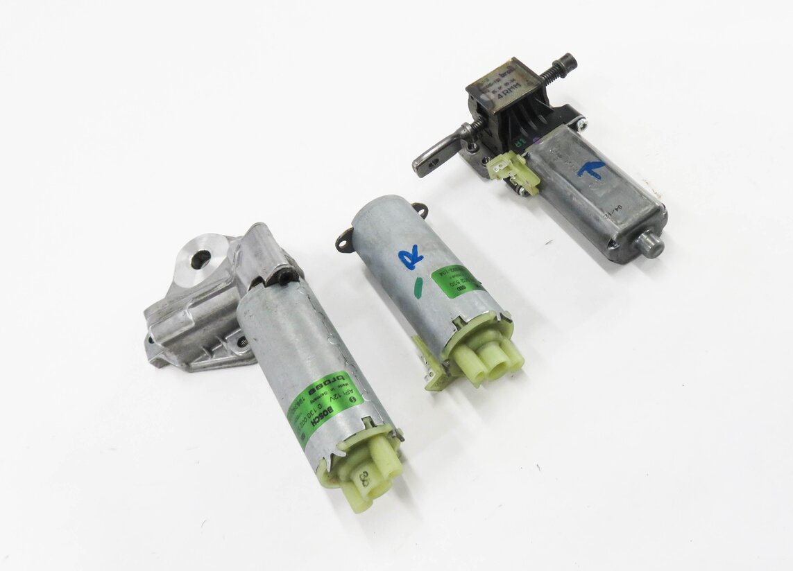 2006 PORSCHE CAYENNE (955) RIGHT FRONT PASSENGER SEAT ADJUSTMENT MOTOR SET-3