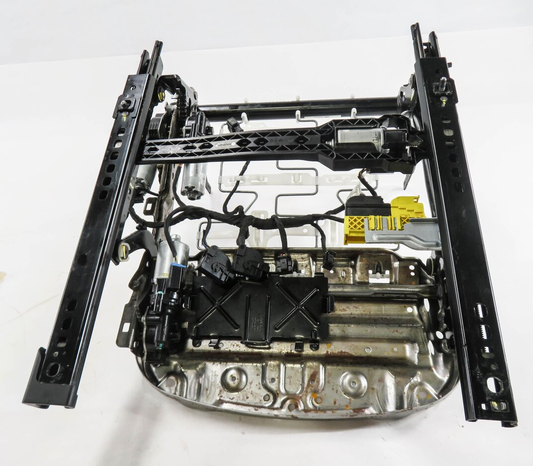 Thumbnail 7: 2012 BMW 328i (F30) LEFT FRONT DRIVER SEAT TRACK w/ MOTORS
