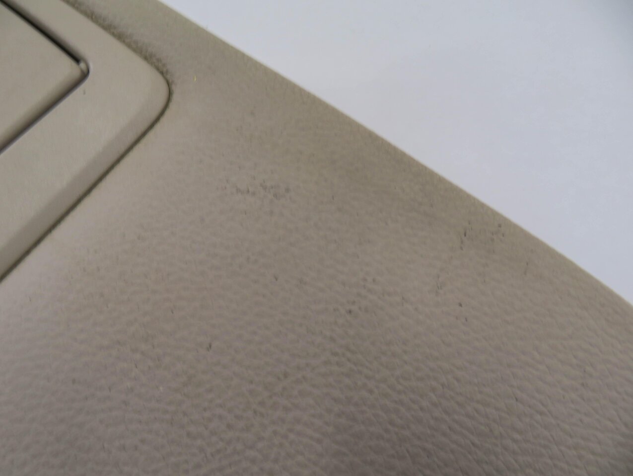 Thumbnail 9: 2012 BMW 328i (F30) REAR SEAT CENTER CONSOLE ARMREST LID CUP HOLDER (OYSTER)
