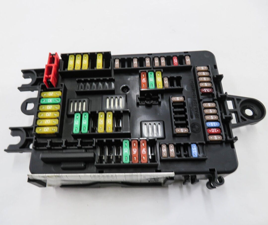 Thumbnail 2: 2016 BMW 340i (F30) REAR FUSE BOX