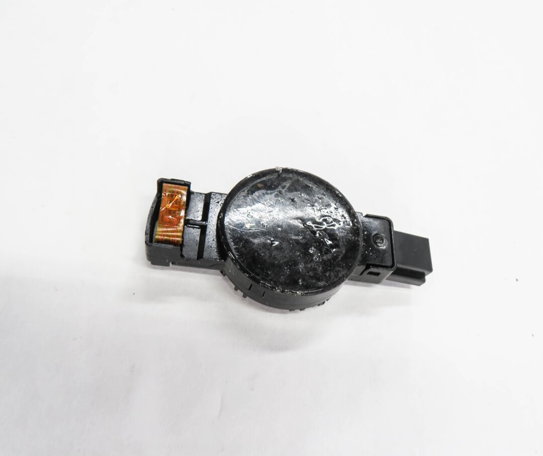 Thumbnail 4: 2016 BMW 340i (F30) FRONT WINDSHIELD RAIN WATER SOLAR LIGHT SENSOR RLS