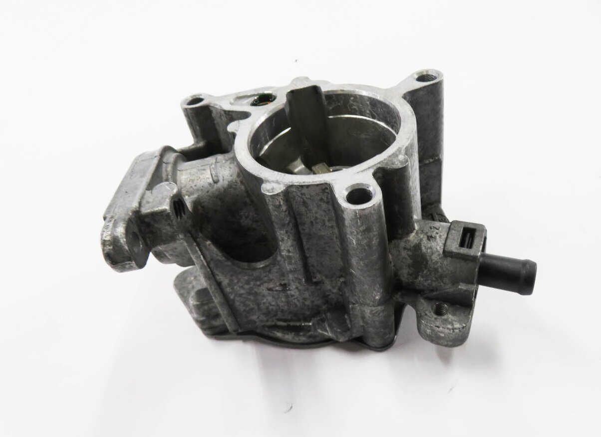 Thumbnail 2: 2012 AUDI Q5 (B8 8R) 2.0L TURBO ENGINE - BRAKE VACUUM PUMP